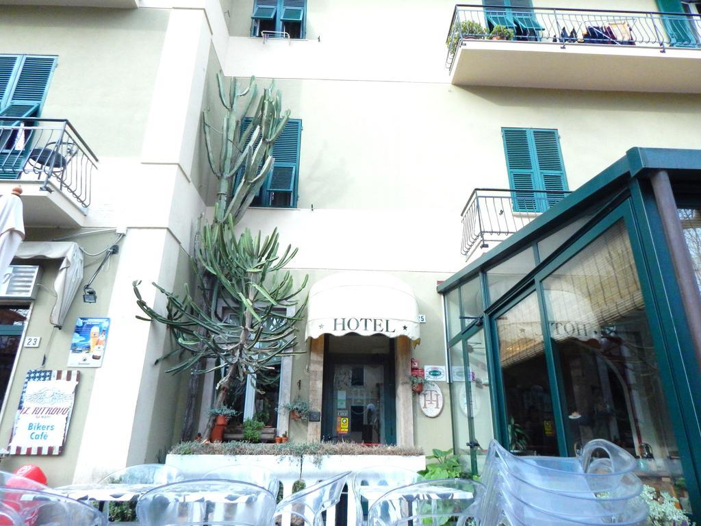 Albergo Torino Albenga Exterior foto